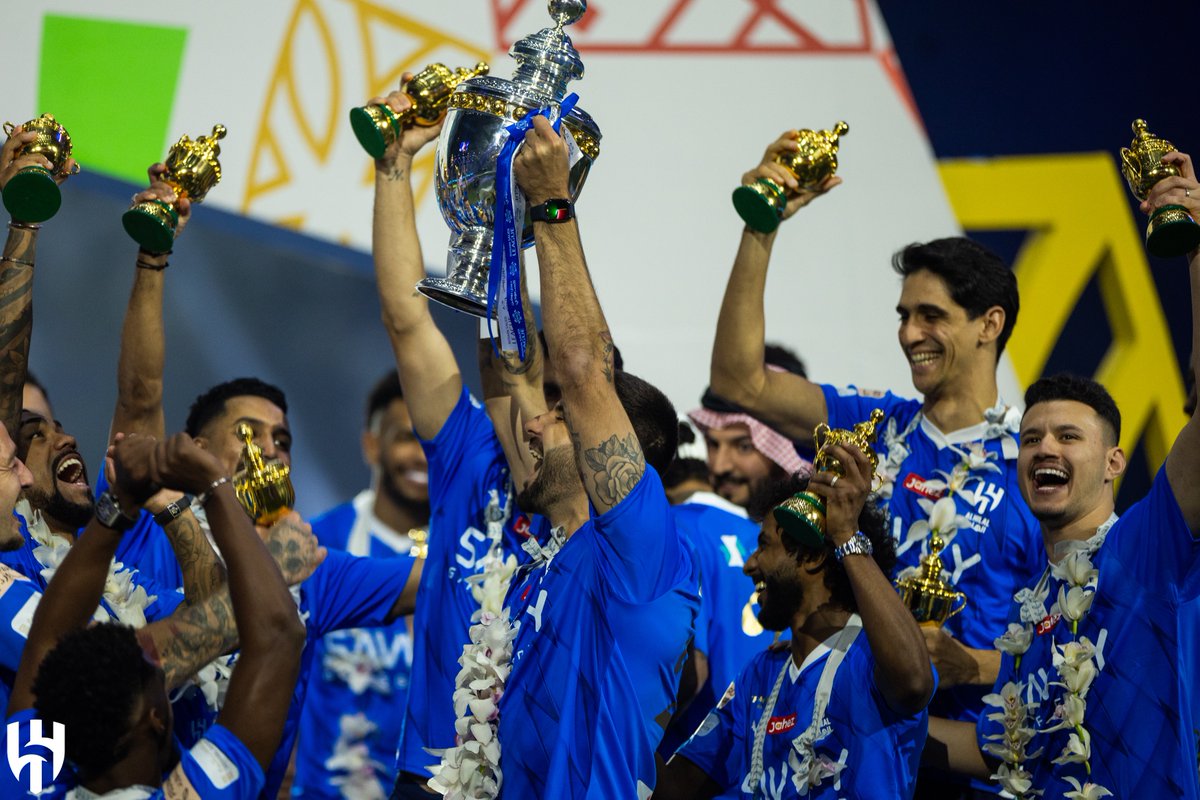 Alhilal_FC's tweet photo. #الهلال "لامـع" مهمـا بلـغ عدد "النجـوم" في الـدوري 🏆💙 https://t.co/fP5sbC9bwm