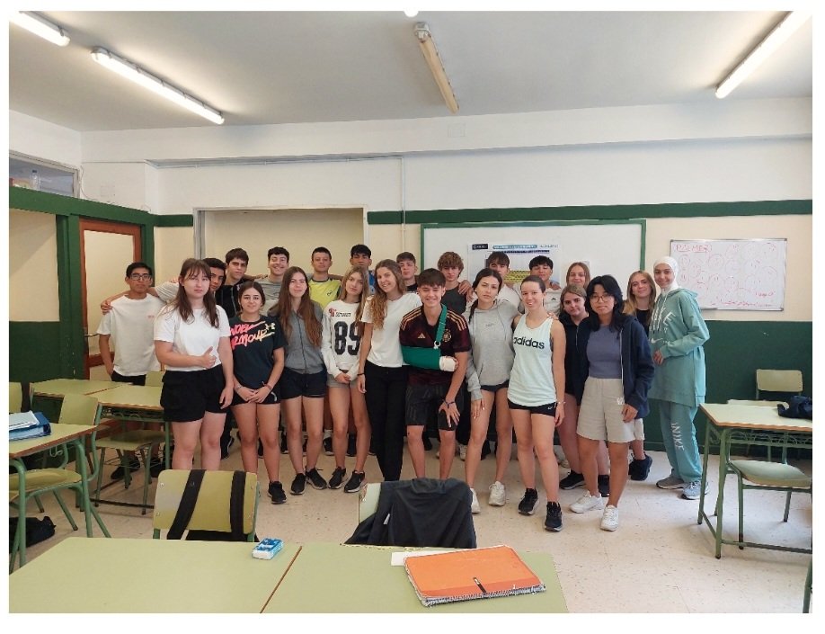 Nuestros alumnos de 1° Bachillerato A, con su proyecto 'Hidrógeno Verde', reciben el PRIMER PREMIO de la Fundación CEPSA, donde han participado un total de 1800 alumnos de 32 centros educativos de Málaga y Cádiz. ¡Enhorabuena! @cepmarbellacoin @DGOIPyEE @DGTaTEd @mundo_petroleo