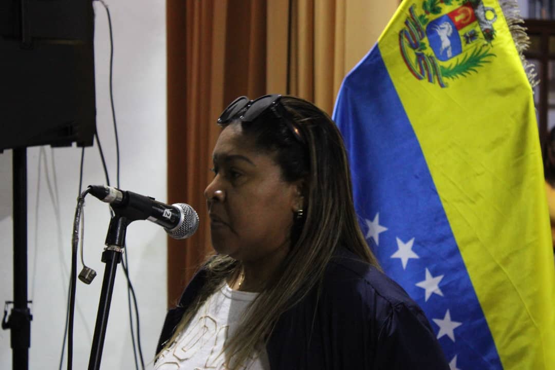 SomosUnem's tweet photo. #Ahora 🗣️|| La prof.ª Leidy Cedeño de Delta Amacuro dijo que, "seguir construyendo el conocimiento, en el caso del equipo de comunalización son experiencias que se mostraron, indican lo que estamos haciendo en los territorios, nos vamos más comprometidos de seguir aportando". https://t.co/0kDptNRl84