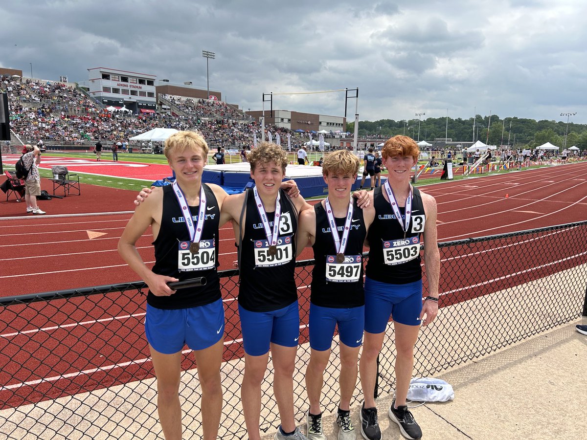 robmarquardtxc's tweet photo. One of the fastest 4 x 800s I can recall. 8 teams under 8:00.  The team of Connor Nicholson, Jace Graham, Patrick Cleary and Jaeger Hicks secured a spot on the podium by placing 5th. Proud of this group. https://t.co/4CEny4G8ug