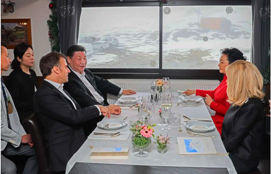 location_mongie's tweet photo. Visite du Pdt chinois XI Jinping à La Mongie.
#domainedutourmalet #tourmaletpicdumidi #destinationpyrenees #picdumididebigorre  #coldutourmalet #montagne #france #chine #Xijinping https://t.co/i3Jos1yDn7