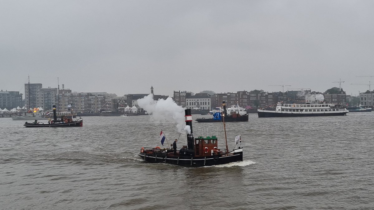 johan_klos's tweet photo. Goedenavond de #foto's vanaf #Papendrecht gezien bij de #opening #dortinstoom @ADdeDordtenaar @rtvdordrecht @KlaroenNL @Alblassernieuws #weerfoto @WNLVandaag https://t.co/zx8PQjrzH7