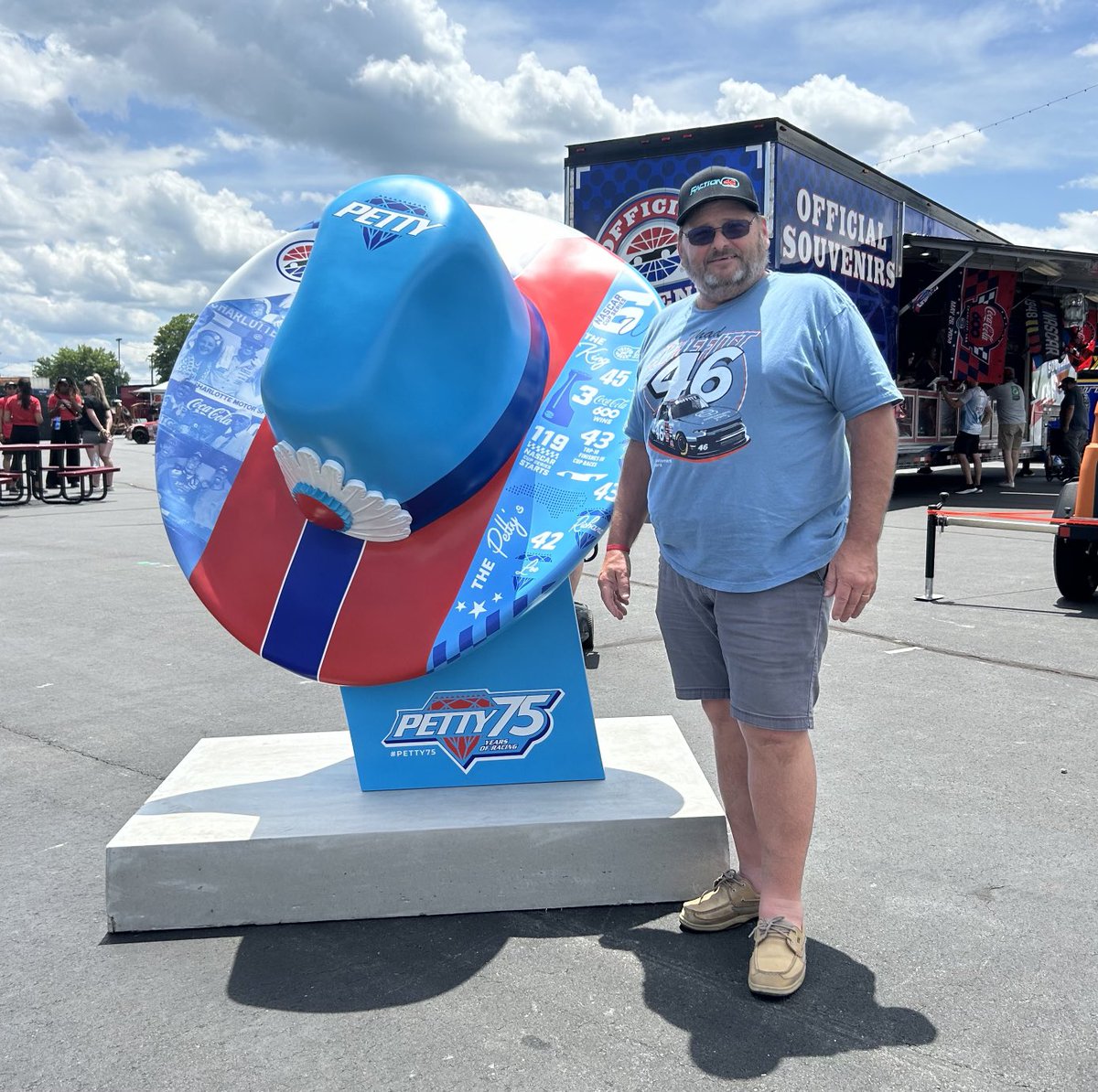 Look what I found ⁦@CLTMotorSpdwy⁩ today.⁦@KPCharityRide⁩ ⁦@therichardpetty⁩ ⁦⁦@kylepetty⁩ ⁦@pettysgarage⁩ ⁦@PettyMuseum⁩ very cool! Hat made for the King 🤠