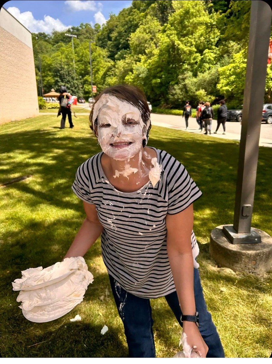 DrSmithFCAHS's tweet photo. That's one way to wrap up Keystone testing @NorthgateProud... Thanks to @catoncurriculum for getting the extra creamy whipped cream! #StudentsFirstAndForemost
@Jeff_Evancho https://t.co/XOCF8ovrId