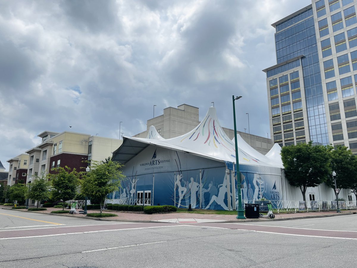 Heading Downtown this weekend? There's plenty to do, including @PatrioticFest and @VaArtsFest. 🇺🇸🎶 Expect increased traffic! 🅿️ Parking at Scope, Brambleton, Boush & Charlotte St. garages is $10.  ❗ Leave valuable items at home. Lock your vehicles!  ➡️ norfolk.gov/parking