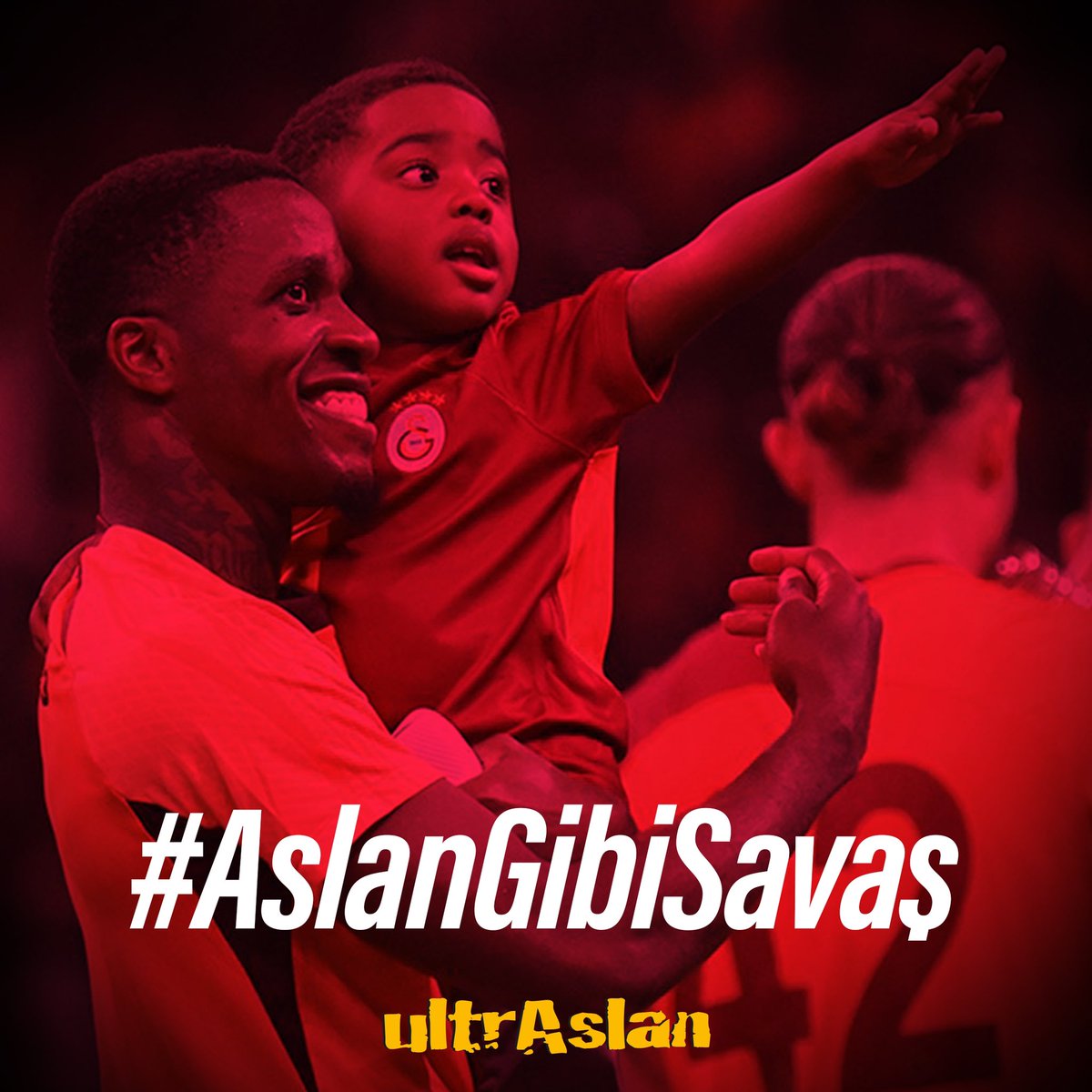 ultrAslan's tweet photo. Vivre ton premier championnat de la ligue avec Galatasaray, que ton fils aime tant, sera très spécial, cela conviendra très bien à ta famille ! @wilfriedzaha 

KARİYERİNİN İLK LİG ŞAMPİYONLUĞUNU, OĞLUNUN ÇOK SEVDİĞİ GALATASARAY'LA YAŞAMAK ÇOK ÖZEL OLACAK, AİLENE ÇOK YAKIŞACAK!

#AslanGibiSavaş