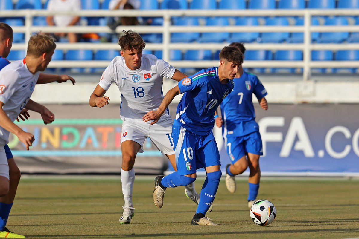 Azzurri's tweet photo. Ancora una vittoria per gli Azzurrini 💙

2-0 contro la Slovacchia nella seconda gara di #U17EURO 👏

⚽️ In gol Liberali e Camarda 

#Under17 #Azzurrini #VivoAzzurro https://t.co/LtzNQl8iKO