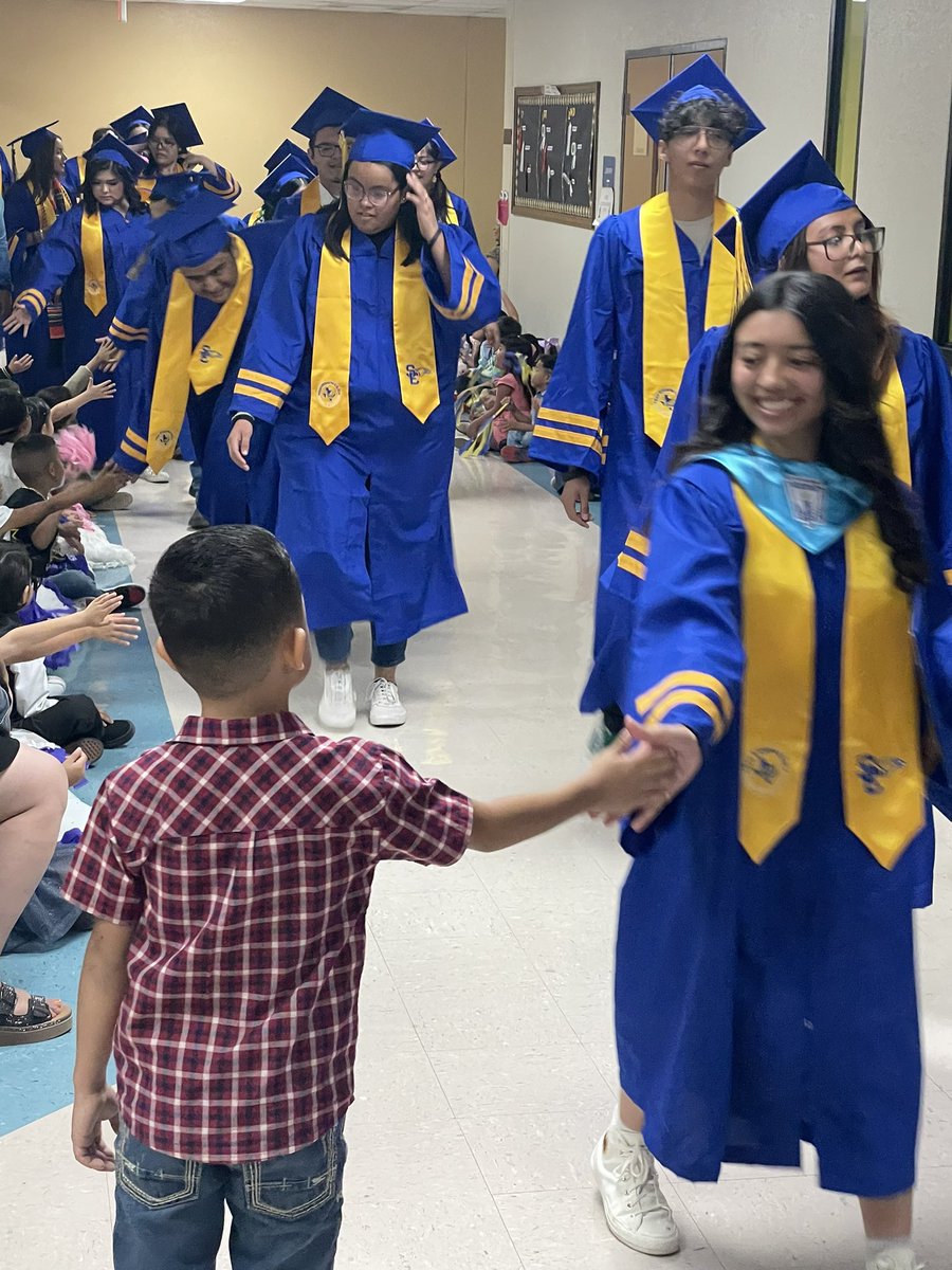 SusanaFrescas's tweet photo. Graduating champions in the house. That’s the @jlsambrano house! Young scholars, excited, watching the future prospect. 🎓🦅 https://t.co/oSB9ivCtHn