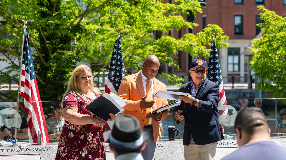 pvdschools's tweet photo. @AVenturePVD honored the memory of "Rhode Island IX" at Remembrance Garden Park in PVD today. The event honored the 9 Marines killed in the Beirut bombing in 1983. After the monument was vandalized in 2022, A-Venture students helped clean up &amp; held fundraisers for restoration. https://t.co/8Fe481aXww