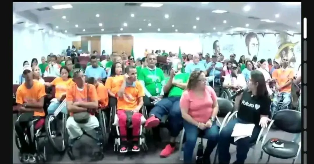 Si de contruir el #futuro se trata las personas con discapacidad sin dudas de ningún tipo apoyan a Nicolás. #Video conferencia nacional de formación para el sector con Discapacidad <a href="/HectoRodriguez/">Héctor Rodríguez C.</a> <a href="/FuturoCarabobo/">Movimiento Futuro Carabobo</a>
