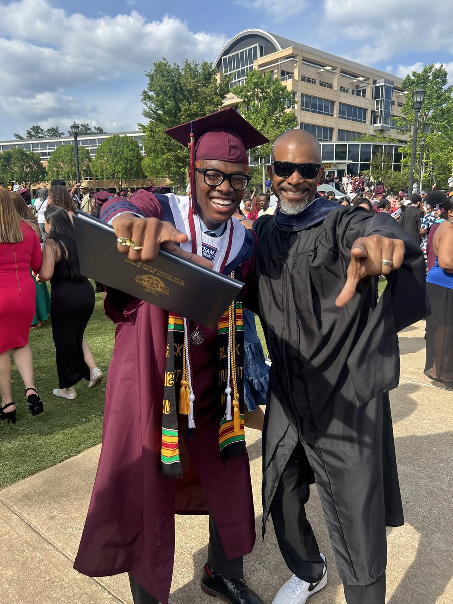 my brother graduated yall 🥹🥹 with honors btw