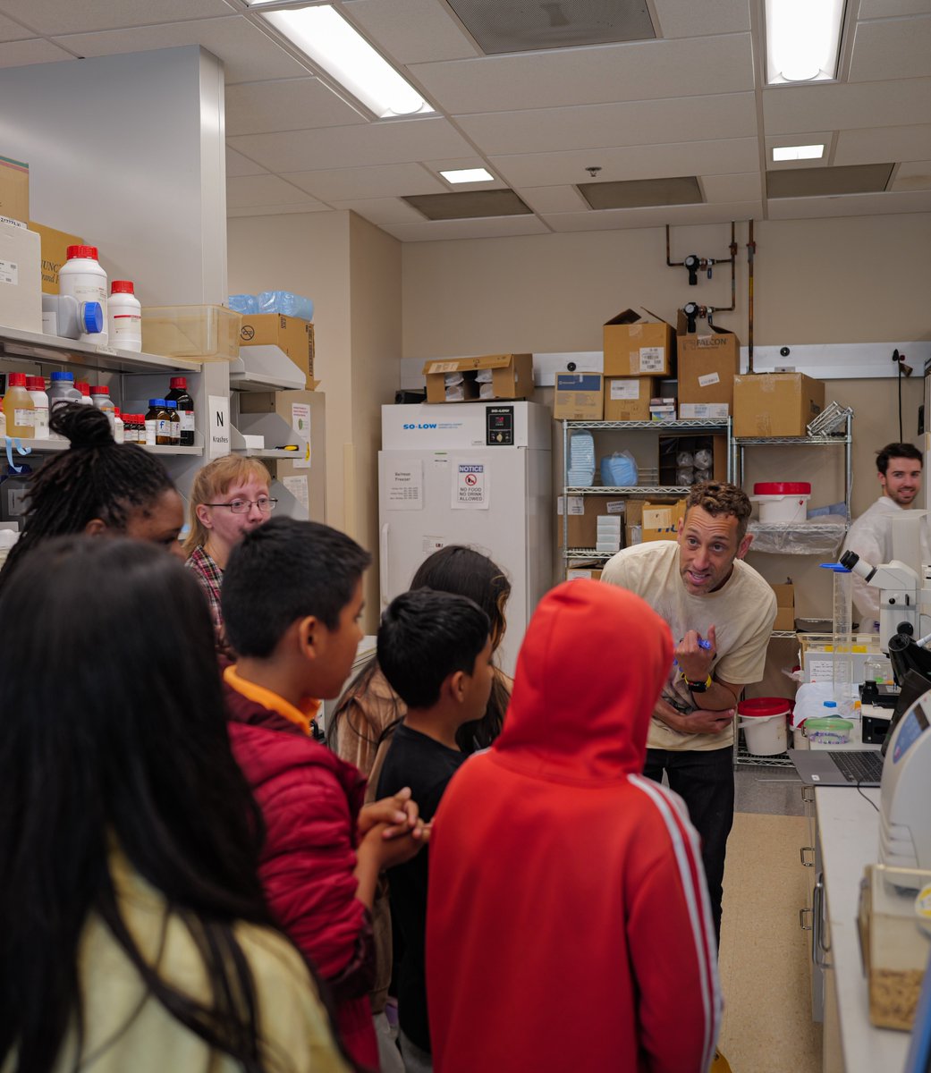 What a pleasure to host students from @MCPS Sargent Shriver Elementary School at the @NIH campus recently, where they met NIDDK scientists, toured some labs, and saw scientific experiments in action. We hope they learned how fun and exciting science can be! -GR @ShriverES