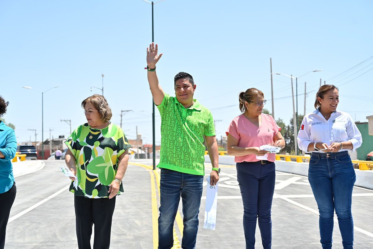 Día histórico para Soledad de Graciano Sánchez: el Puente de San José quedó inaugurado. Una obra muy esperada para las colonias de San Felipe y San José que transformará sus vidas. 🛣️ Entregamos el puente que une a estas dos colonias para que mis ahijadxs ahora cuenten con: