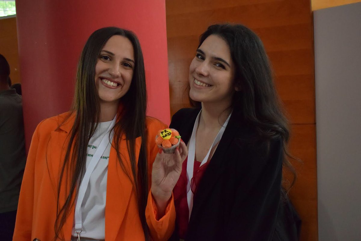 PRTeamFPN's tweet photo. 🧁 Naša draga Mon mignon je uvek tu sa nama da pruži slatku notu svemu i dodatno zasladi priču! https://t.co/TwHsbHb69m
