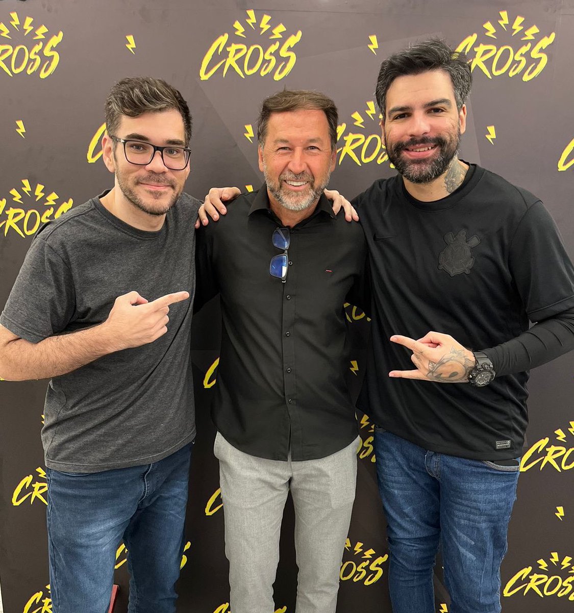 oTioZero's tweet photo. Tive o prazer de conhecer o presidente do Sport Club Corinthians Paulista Augusto Melo para um papo incrível sobre a atual situação do Timão! Já posso me considerar VasCorinthiano oficialmente. #programadocross #cross #sccp #Corinthians https://t.co/OOqgEvG4jO