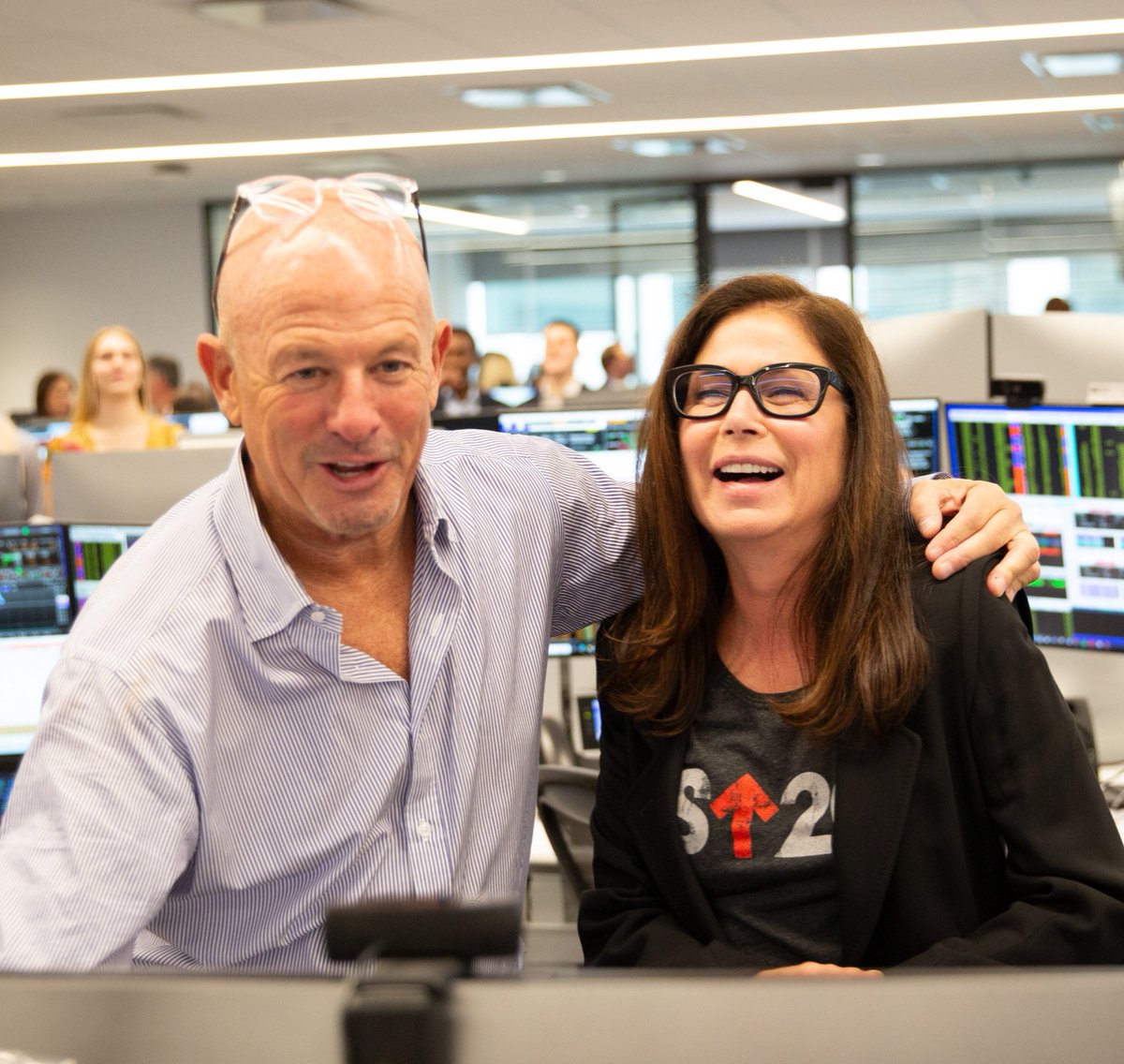 A huge thank you to @ThisIsBTIG for including #StandUpToCancer in their Charity Day event, and for #LeaMichele and #MauraTierney who attended in support of SU2C and our collaborative cancer research programs. 🧡