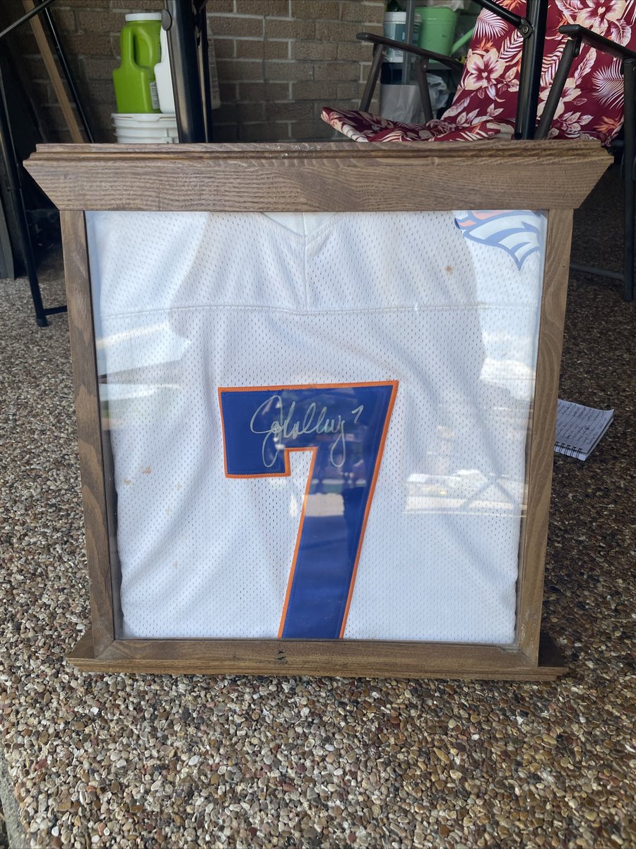 Timmy_Saylor's tweet photo. @SportsCardInv  did I do good getting this for 50 at a garage sale? https://t.co/NHFXfM9txb