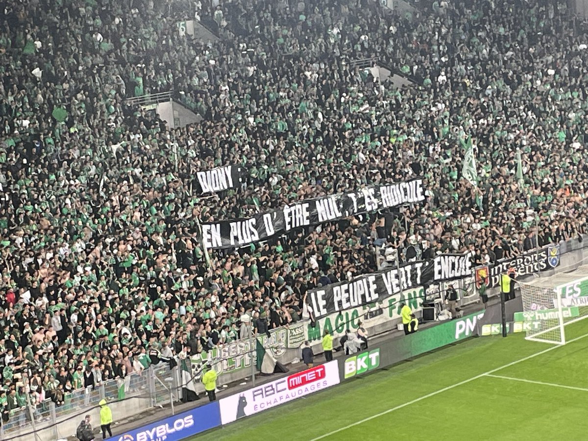 AnthonyPerrel's tweet photo. La réponse des Magic Fans à la pique de Lois Diony… 😭🫣 #ASSE https://t.co/DNNqRa5q6S