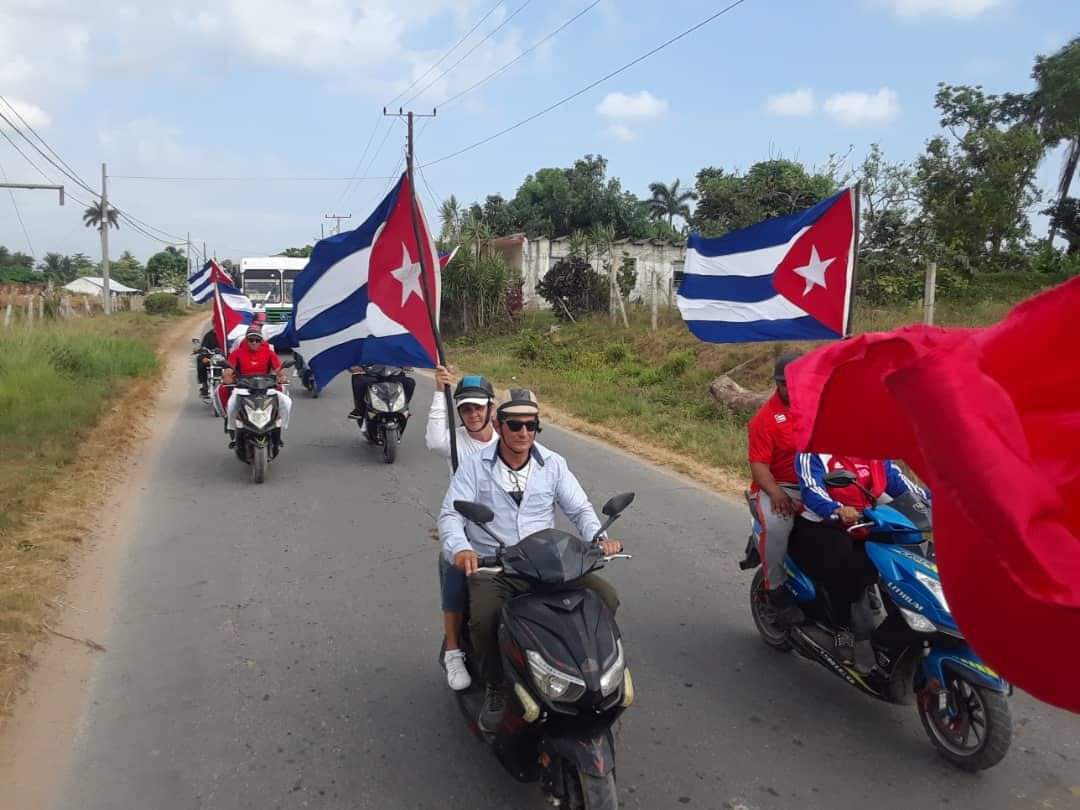 YamileRamosCord's tweet photo. Antorcha 60 edición de los juegos escolares recorre municipios de #PinardelRío #PinarXNuevasVictorias #Cuba https://t.co/MrDzRDfNwz