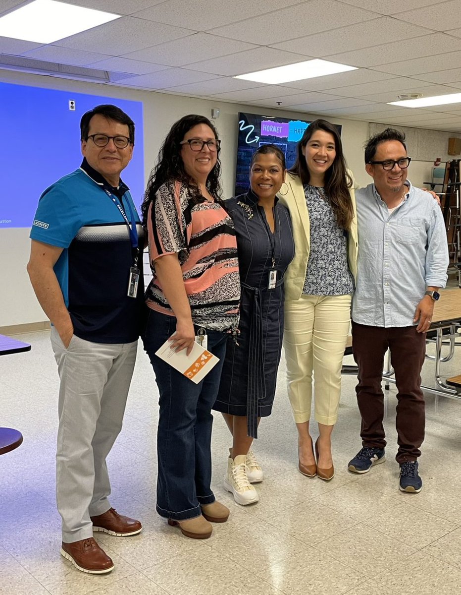 Padres Latinos meeting at Gunston last night was a success! We discussed next year's transition and appreciated contributions from all. Special thanks to Wakefield HS guests for their support. Together, we're empowering our community. @CRJEducation @Jessica21282541