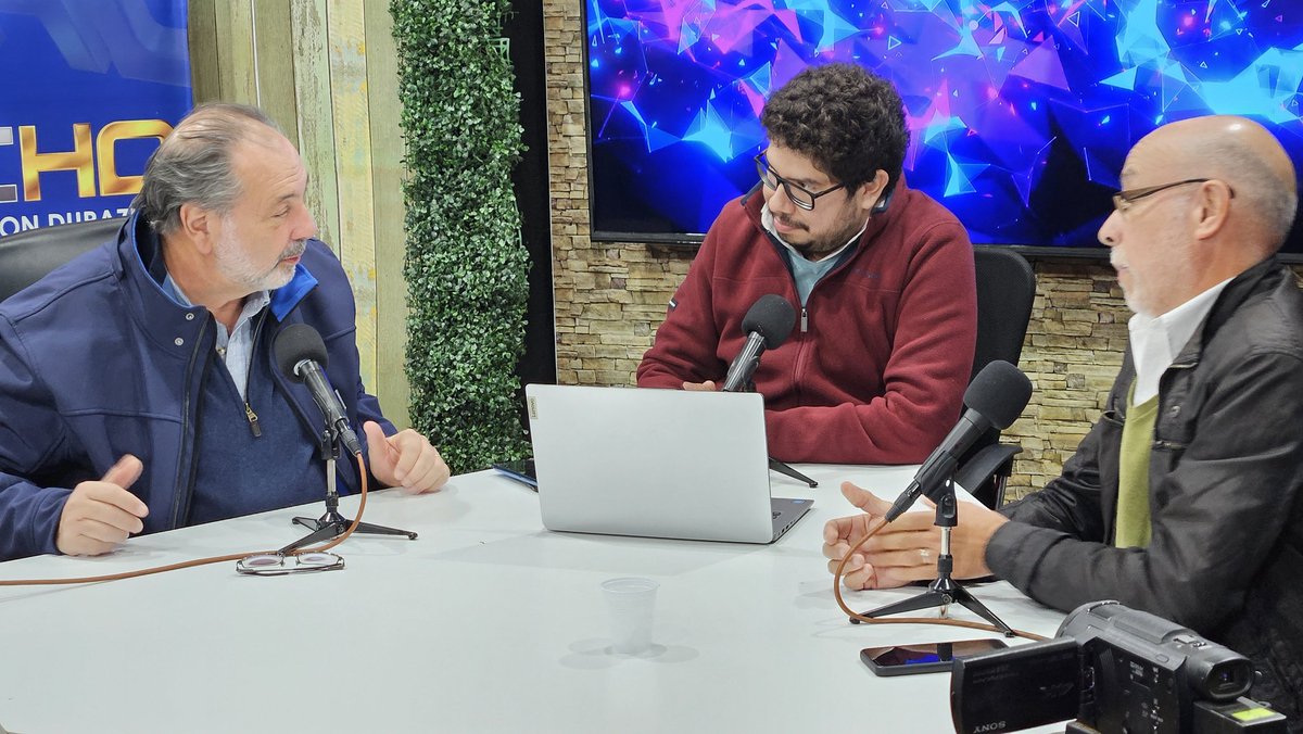 Por La Patria (@movporlapatria) on Twitter photo En pantalla de Canal 8 de Durazno, el precandidato a la Presidencia <a href="/jorgegandini/">Jorge Gandini</a>, indica: "nuestra tarea es ganarle al Frente Amplio." En pantalla de Canal 8 de Durazno, el precandidato a la Presidencia <a href="/jorgegandini/">Jorge Gandini</a>, indica: "nuestra tarea es ganarle al Frente Amplio."