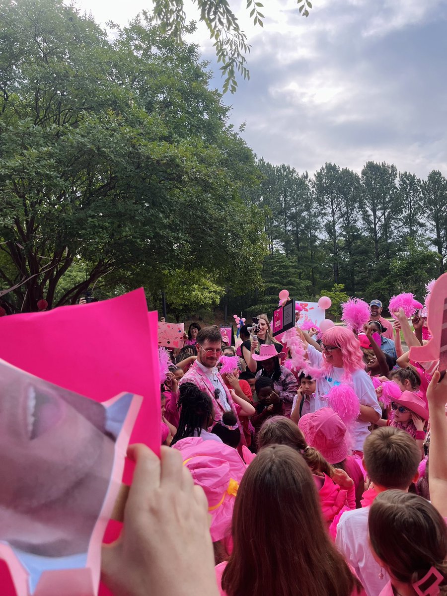 Sarah Paige Hunter (@hunters1stgrade) on Twitter photo It’s not every Friday that you start your morning with a giant pink celebration! We love <a href="/MIX_Mornings/">MIX Mornings Kyle, Bryan and Sarah</a> Carpool Casanova! <a href="/Lead_Mine/">Lead Mine Elementary</a> @jamidurocher <a href="/DevynneWebb/">Devynne Webb</a> 🩷💛💙 It’s not every Friday that you start your morning with a giant pink celebration! We love <a href="/MIX_Mornings/">MIX Mornings Kyle, Bryan and Sarah</a> Carpool Casanova! <a href="/Lead_Mine/">Lead Mine Elementary</a> @jamidurocher <a href="/DevynneWebb/">Devynne Webb</a> 🩷💛💙