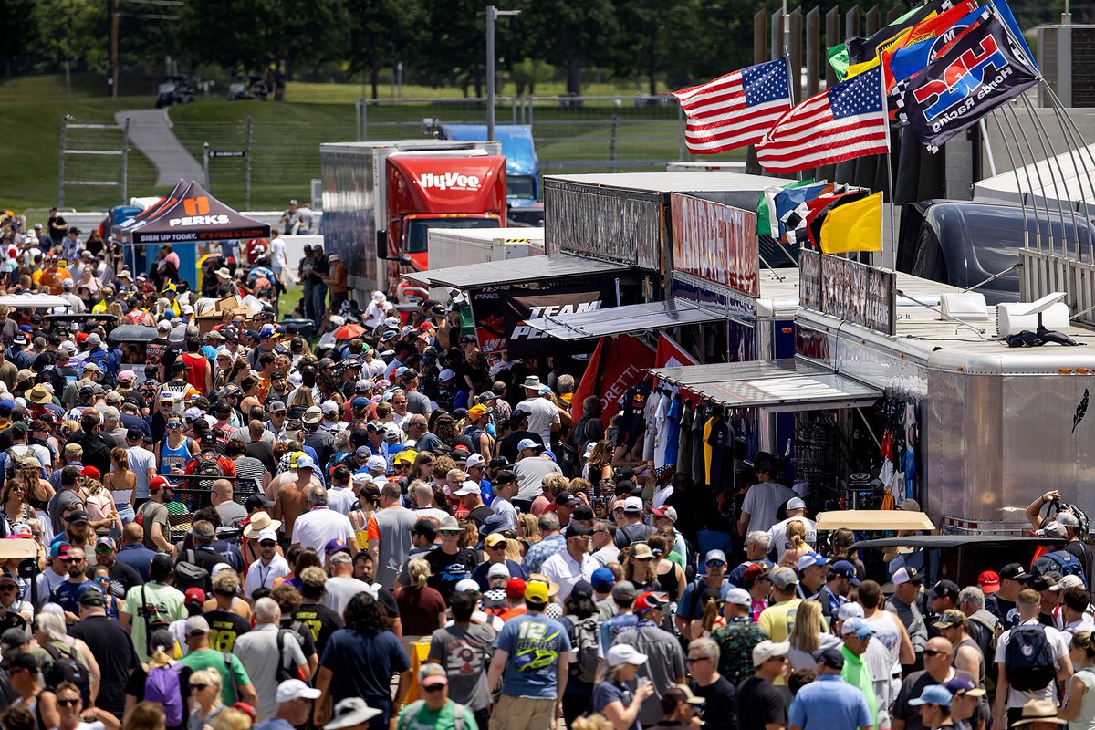 Huge crowds today at @IMS for @IndyCar final practice, better known as Carb Day, in preparations for Sundays 108th Indianapolis 500. #indy500 #carbday 📸 @rebilasphoto