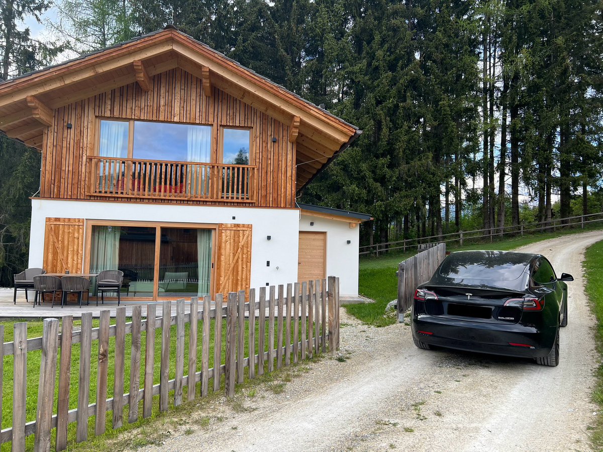 Tesla in Lerchpeuntgut, 
Tamsweg, Österreich 

#tesla #sexycars #highland #plaid #ludicrous #performance #Model3 #models #modelx #modely #cybertruck #teslavibes