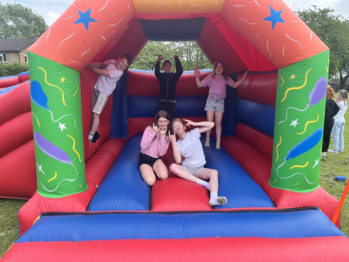 AllesleyHallPS's tweet photo. Year 6 enjoyed our annual SATSONBURY festival this afternoon. A fun packed afternoon celebrating all of the children’s ongoing hard work and determination - well done year 6 we are very proud of all of you 🫶🏻 https://t.co/iUDO1HTse3