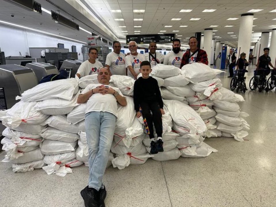 Si existiera un “#bloqueo”, esta carga de leche en polvo no podría salir legalmente del aeropuerto de #Miami con destino a #LaHabana. 🤷
#PuentesDeDólares
#Cuba #LaGranEstafa