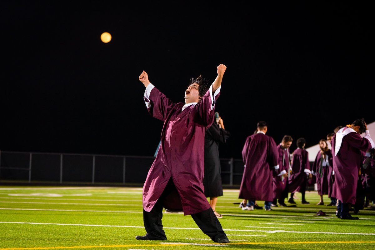 Bastrop High School Class of 2024 you've officially made it! 🐻🎓 We are incredibly proud of your hard work and dedication. Here's to new beginnings and bright futures! View photos here 📸: photos.app.goo.gl/G95g7mh99ucTBv…