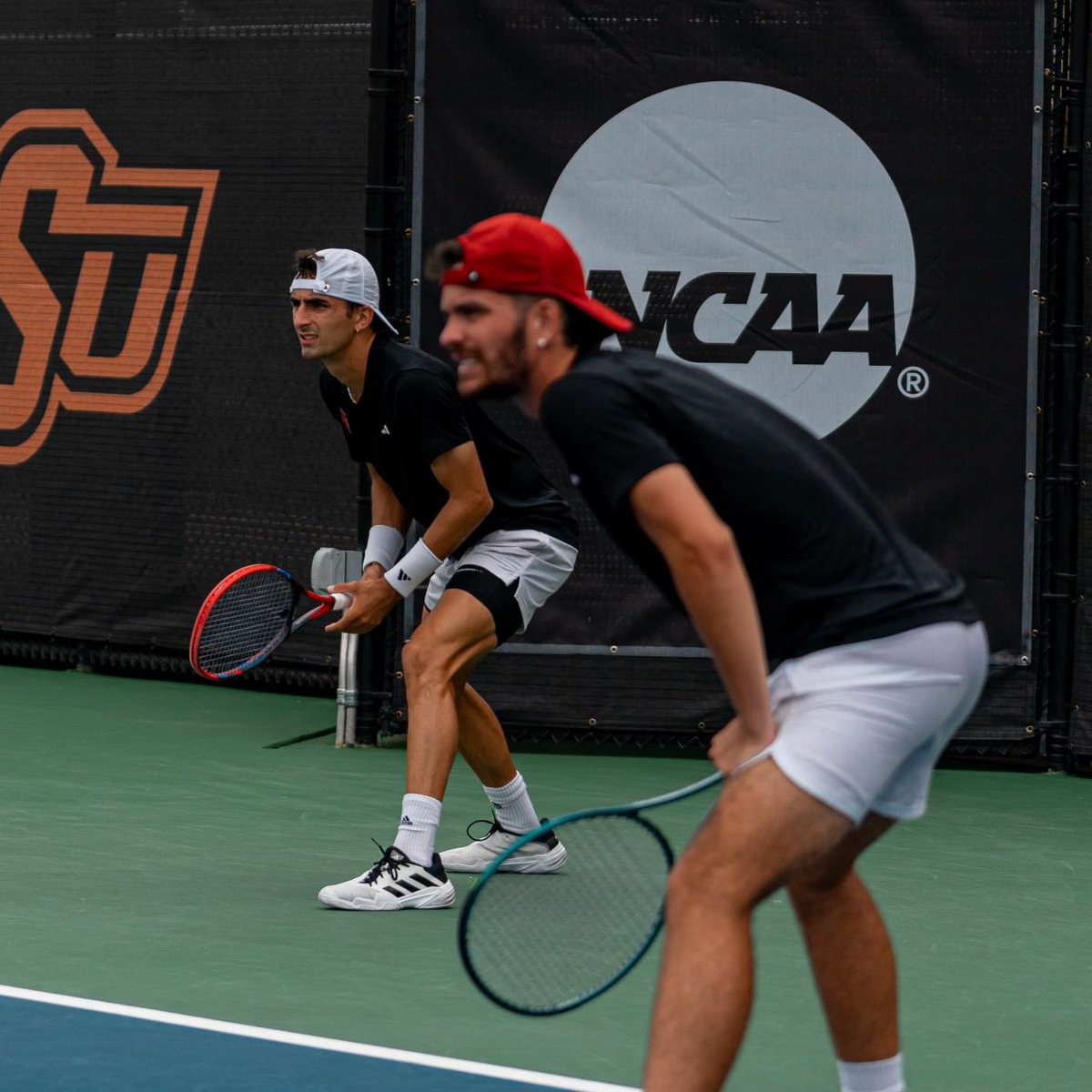 The doubles semifinals are about to begin 👊

RT to wish Etienne &amp; Natan good luck as they play for a spot in the National Championship match!

#GoCards x <a href="/LouisvilleMTEN/">Louisville Men's Tennis</a>
