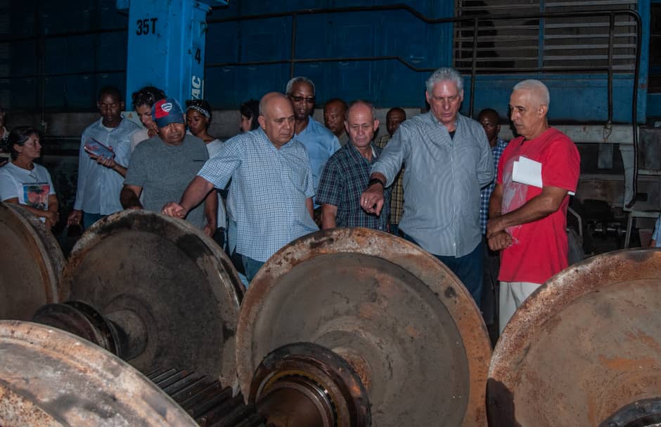 Visitamos la UEB Suarez Gayol perteneciente a la Empresa FerroAzúcar. Esta entidad, a pesar de las dificultades que presentó en el 2023, busca alternativas para mejorar su sistema de trabajo y el salario de sus trabajadores. Somos #GenteQueSuma