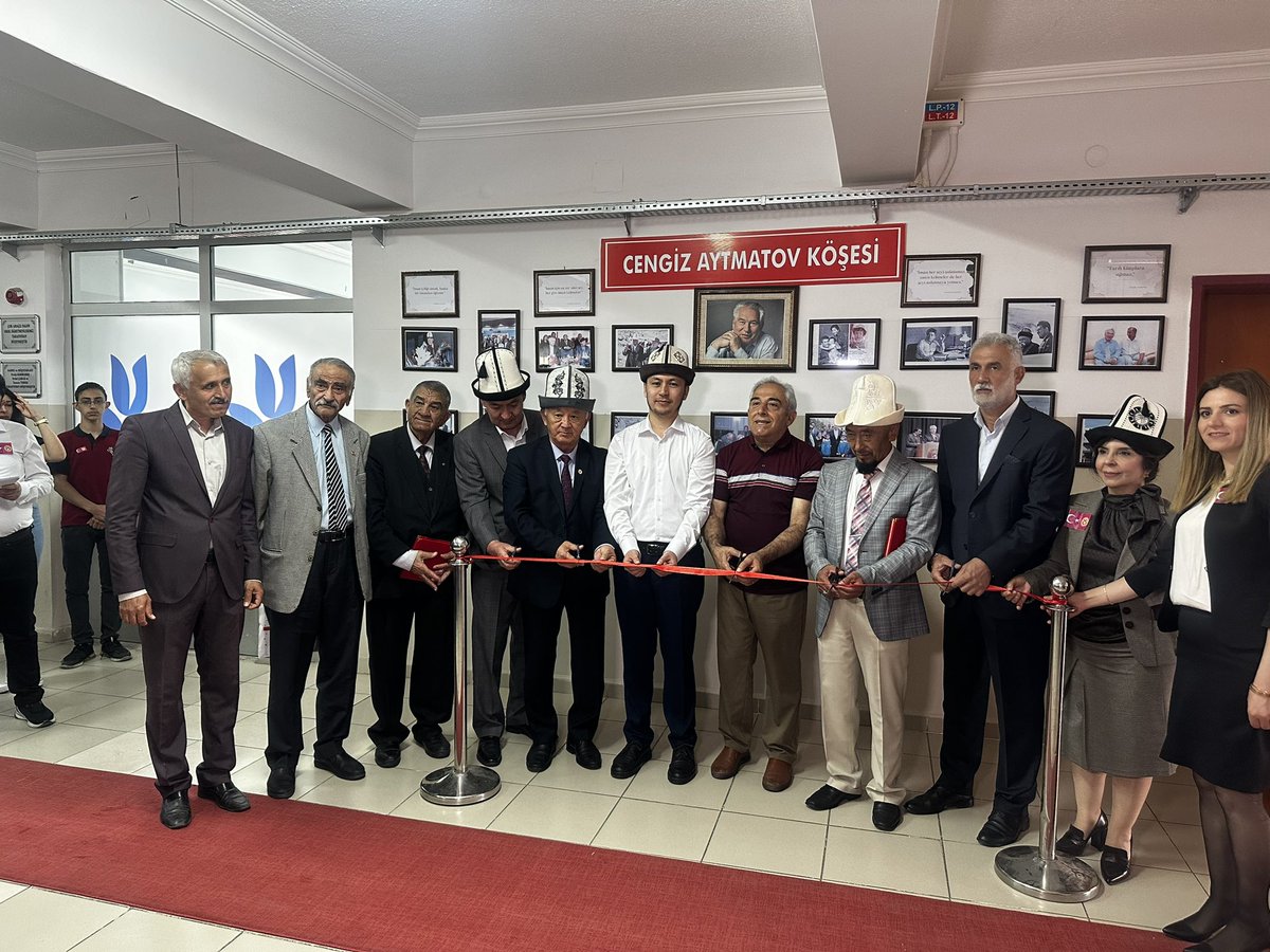 ElazigAYSBL's tweet photo. Cengiz Aytmatov Köşesi törenine İnönü Üniversitesi Öğretim Üyesi Prof.Dr. Sayın Zakir Azizov ve diğer kırgız misafirler katıldı. Prof.Dr. Abdıldacan Akmataliyev görüntülü bağlantı ile açılışa dahil oldu. https://t.co/7usz5VXENZ