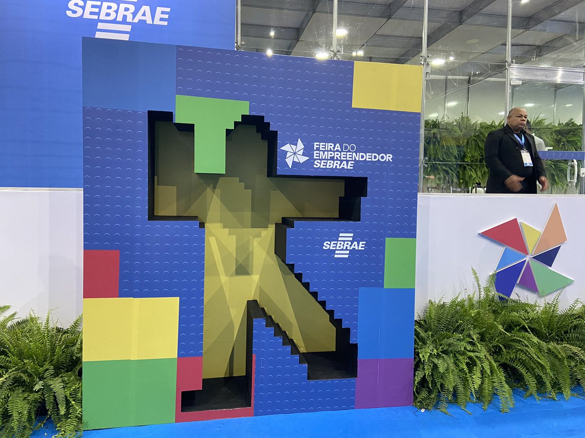 📸Logo na entrada da Feira do Empreendedor, você pode se transformar num boneco de Lego e tirar uma fotinha muito massa!!

Já garantiu a tua foto? Marca a #FE24PE
