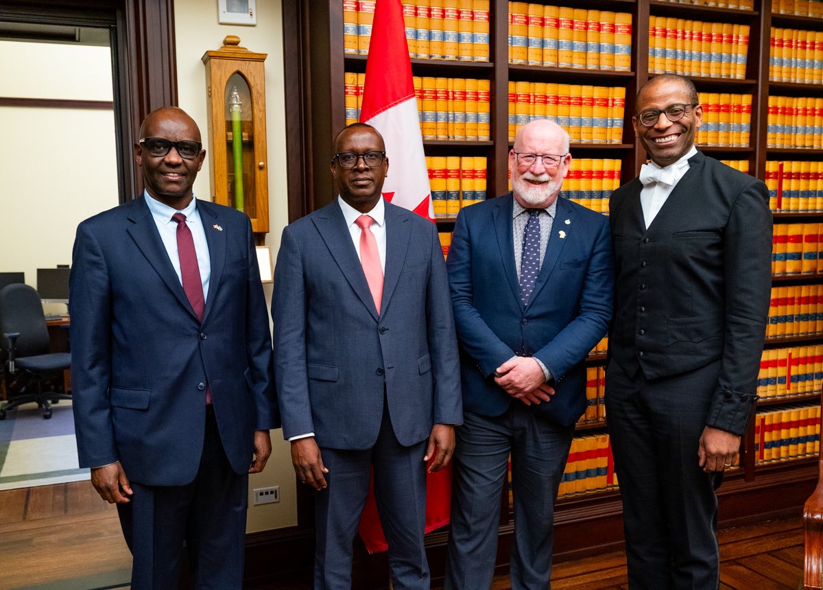 Yesterday, Minister @DrDamascene and High Commissioner @higiro_prosper paid a courtesy call on @HOCSpeaker The Hon. Greg Fergus. They discussed cordial relations between 🇷🇼 and 🇨🇦.