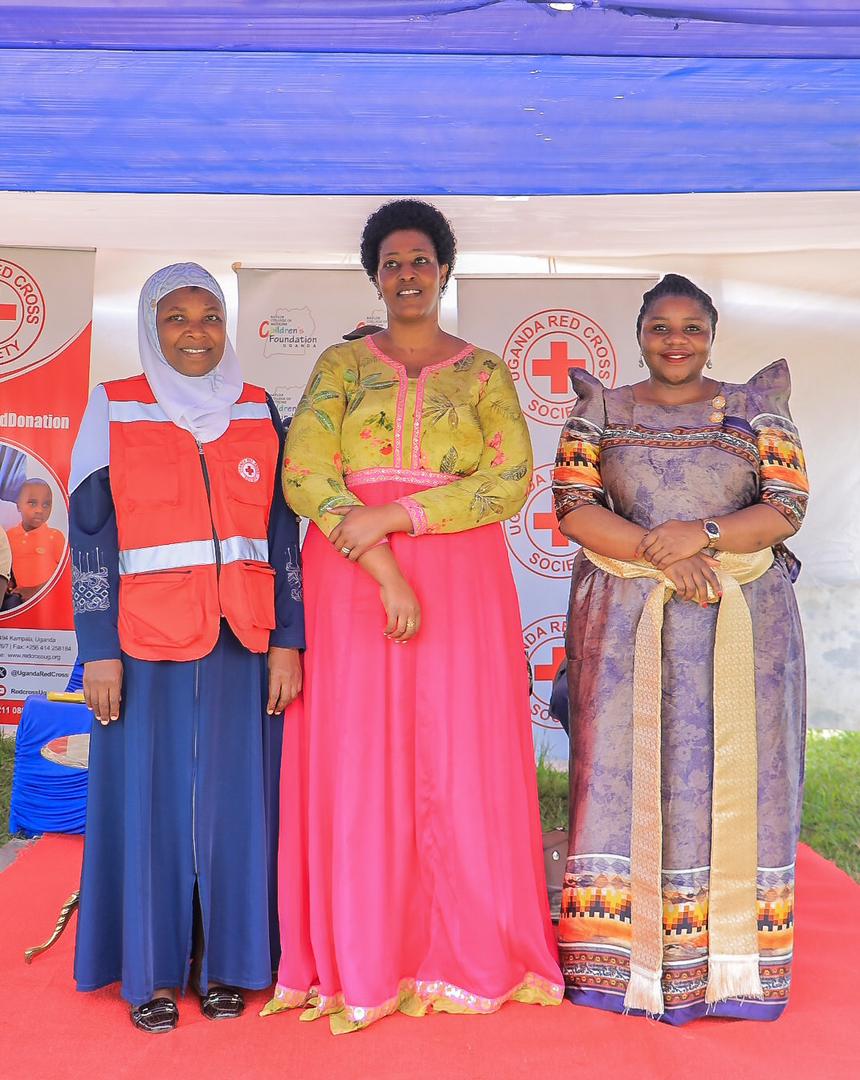 Today, the @Bunyoro_Kitara Queen Mother H.M Omugo Margaret Adyeri Karunga graced @UgandaRedCross to commission the Blood donor Mobilisation in @KakumiroDLG. She appreciated the efforts that Red Cross have put in together with the Kingdom to meet the blood needs of the People.