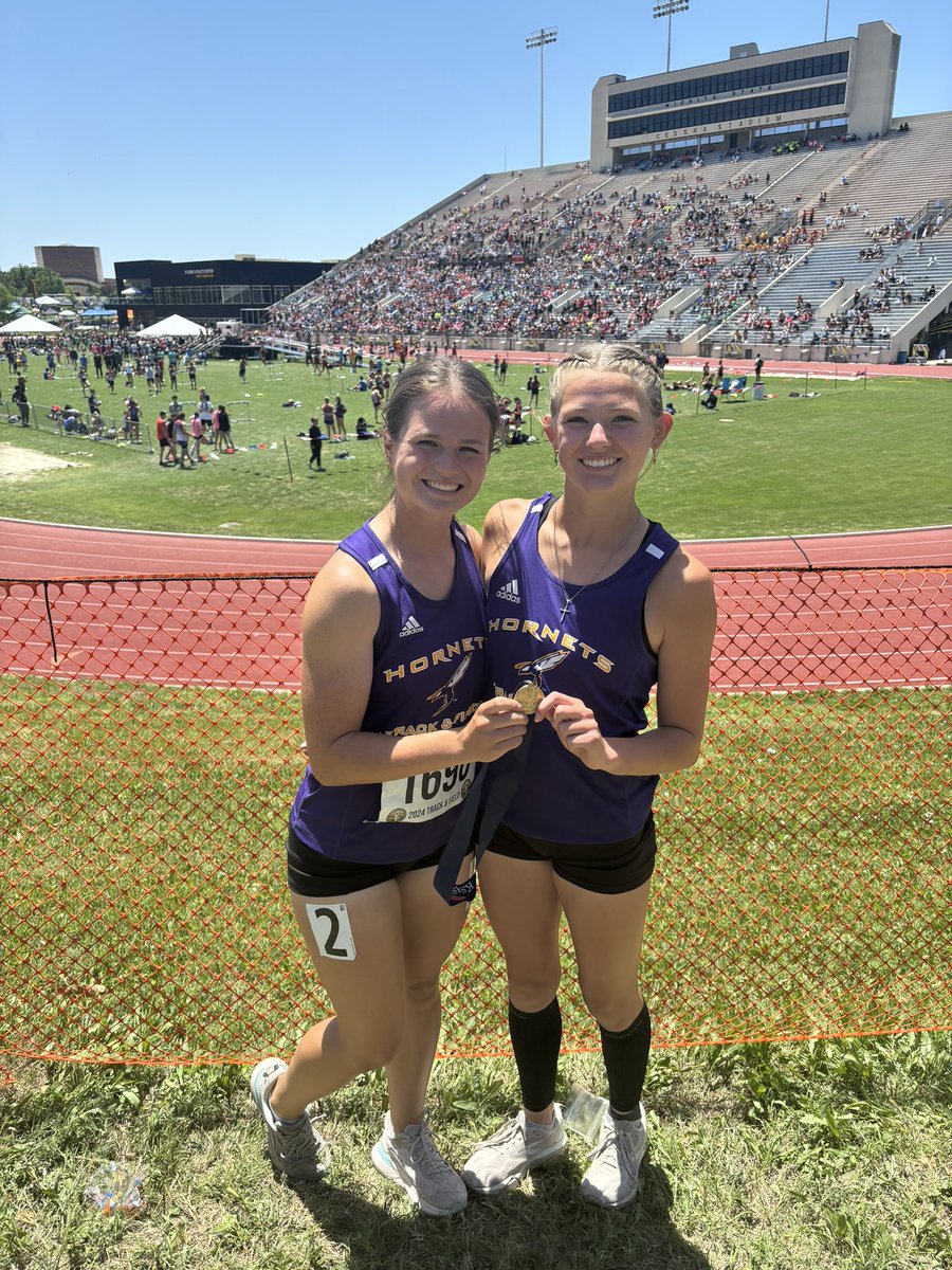 valleycentertf's tweet photo. Natalie Webb and Kinsley Plumer both jump 10’0” to tie for 5th place in the 5A Girls Pole Vault! Great job ladies! #VCTF #AnswerTheCALL https://t.co/UvsnAf6x0B