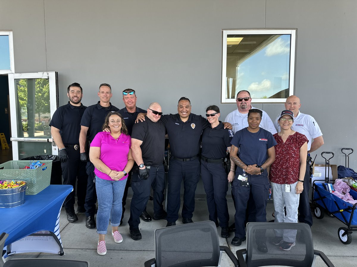 To wrap up #NationalEMSWeek, officers from CMPD held a cookout with @MecklenburgEMS to celebrate. We are so grateful for our colleagues and friends who assist us daily in keeping Charlotte safe.