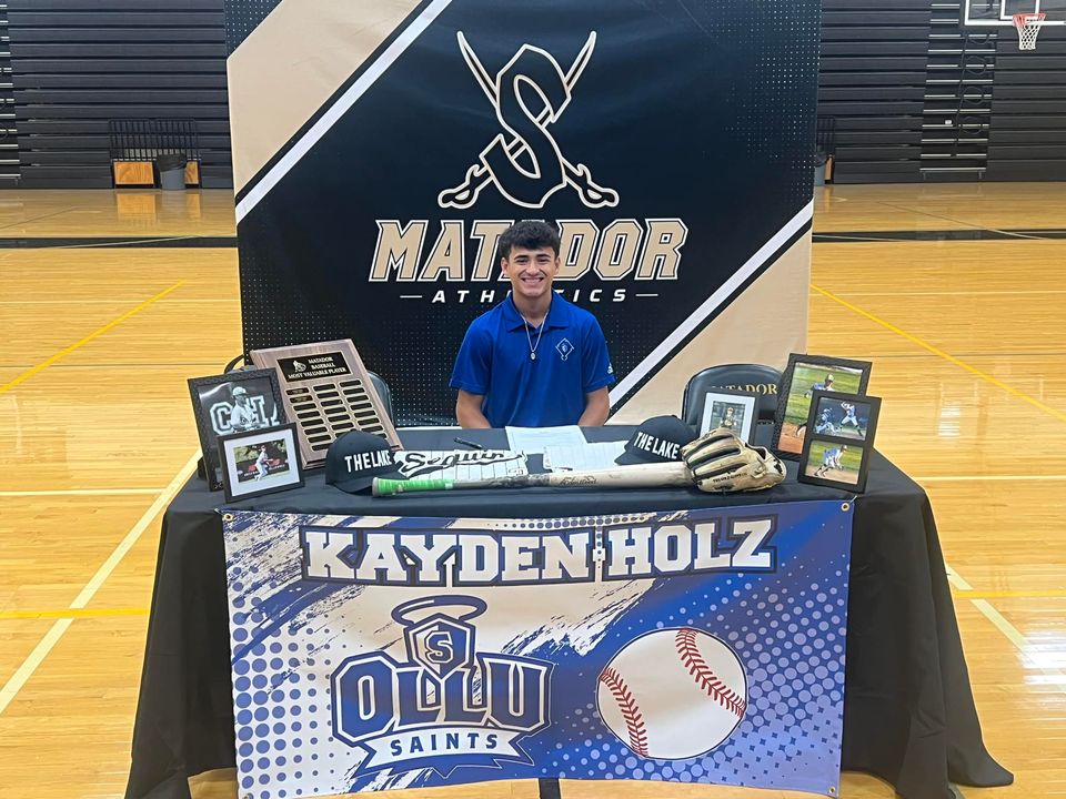 Congratulations to Kayden Holz for signing his letter of intent to play baseball at @OLLUnivSATX in San Antonio, Texas! #1Heart1Seguin