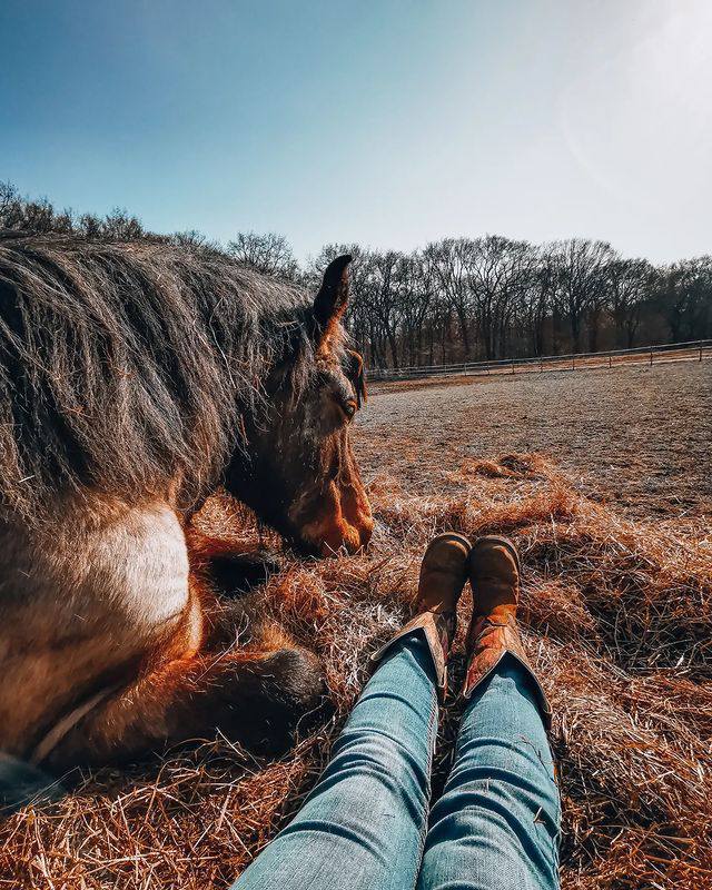 Great boots and friends enhance any view. #Regram #Ariat PC: IG @ linayeehaw