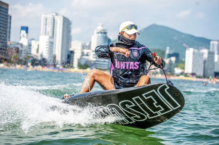 JetsurfOfficial's tweet image. Surfing knows no borders. Journey with us to the world’s most stunning surfing spots, powered by JETSURF. 

#SurfAroundTheWorld #JETSURF #BornForFun