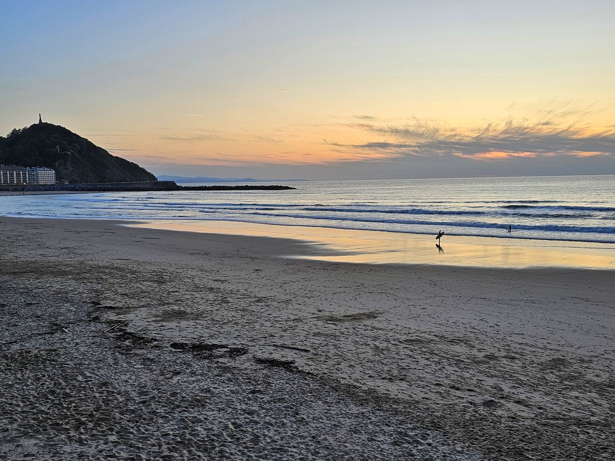 I just arrived in San Sebastián in time for sunset 😍
I'm here for a week for a blogging conference #TBEXBasqueCountry  and I can't wait to explore and eat my way around town!
If you have any tips for San Sebastián or Bilbao let me know, it's my first time in the Basque Country!