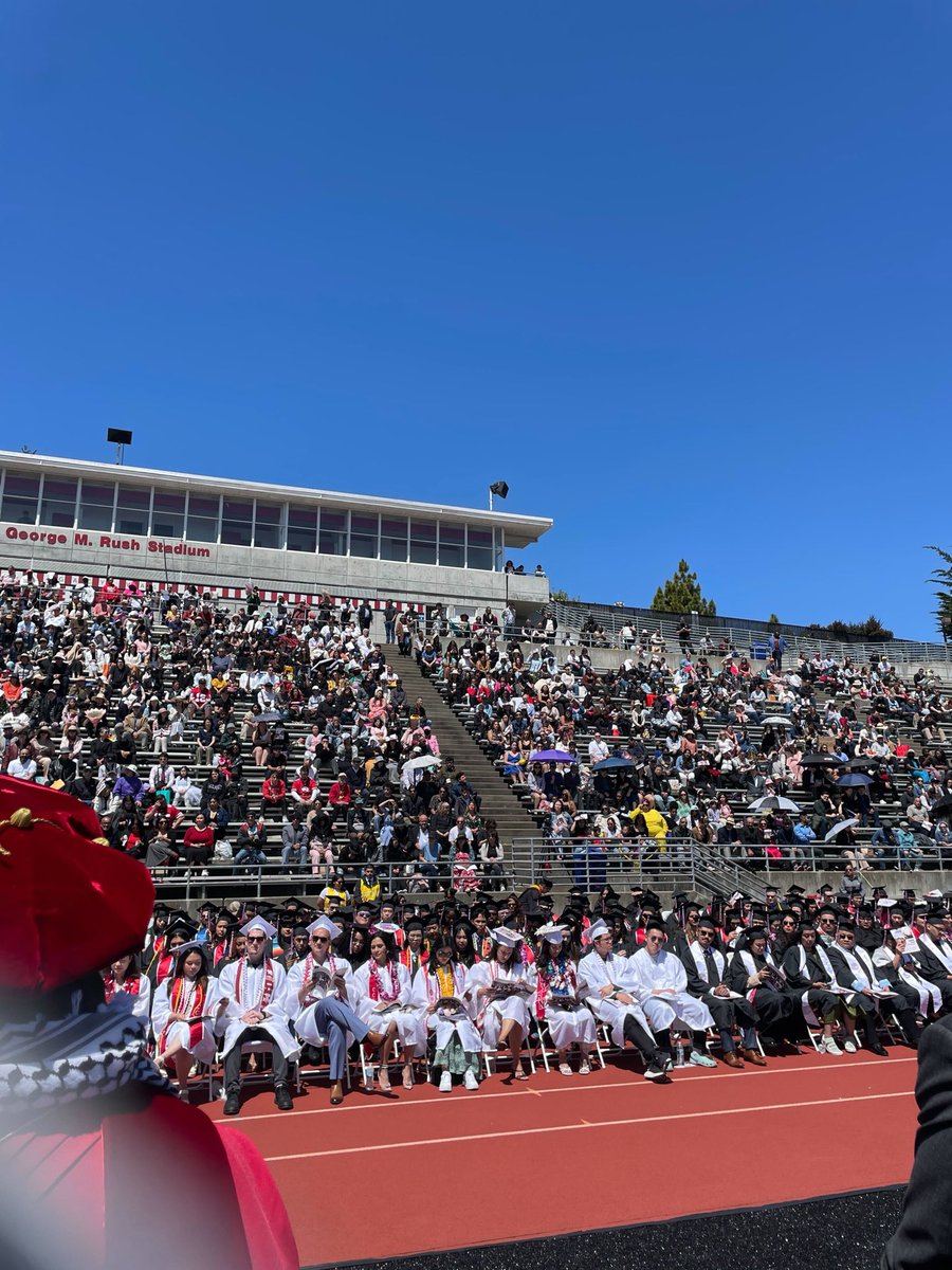 As a proud member of @OfficialCCSF Board of Trustees, I am excited to celebrate our seniors at this year's commencement & graduation ceremony! 

I am committed to enhancing our educational programs & policies to ensure the best possible opportunities. 
#CCSF #FutureLeaders