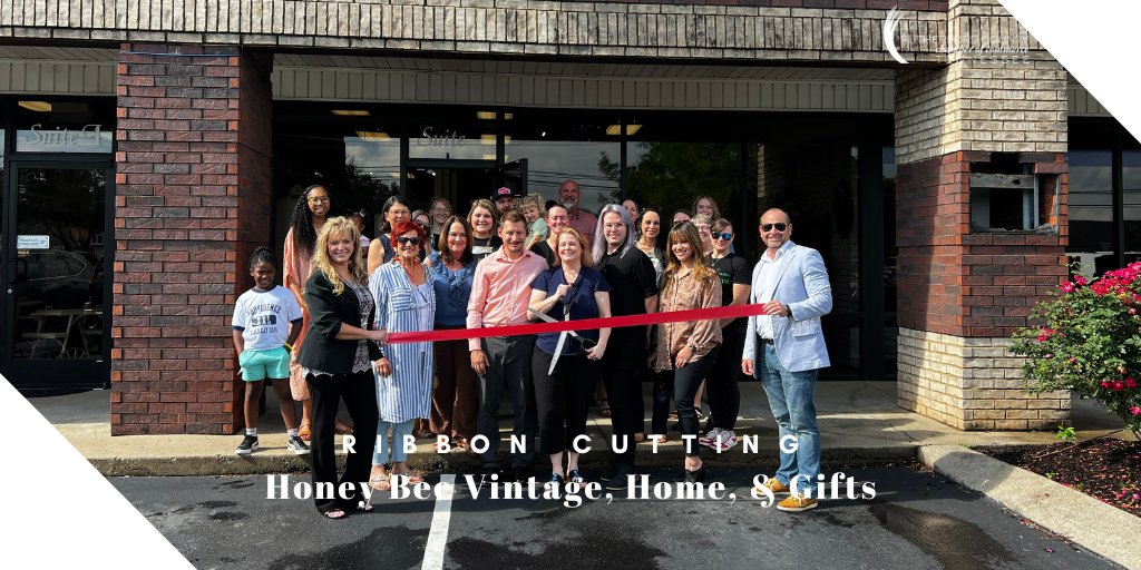 ✂️ Ribbon Cutting for Honey Bee Vintage, Home, & Gifts
📍 220 Veterans Parkway, Murfreesboro
🐝 Your local source for vintage, antiques, & interior decor
🔗 honeybeeantiquemarket.com