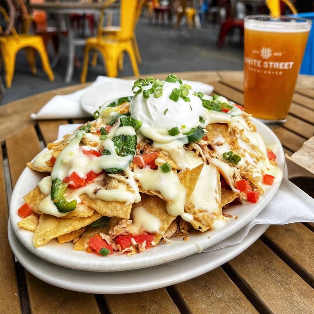 Now that's what you call LOADED! Perfect for sharing... or not. 😜

𝘊𝘏𝘖𝘞 𝘕𝘈𝘊𝘏𝘖𝘚 𝘲𝘶𝘦𝘴𝘰, 𝘵𝘰𝘮𝘢𝘵𝘰, 𝘫𝘢𝘭𝘢𝘱𝘦ñ𝘰, 𝘴𝘤𝘢𝘭𝘭𝘪𝘰𝘯𝘴, 𝘴𝘰𝘶𝘳 𝘤𝘳𝘦𝘢𝘮

𝘊𝘩𝘰𝘪𝘤𝘦 𝘰𝘧: 𝘴𝘦𝘢𝘴𝘰𝘯𝘦𝘥 𝘨𝘳𝘰𝘶𝘯𝘥 𝘣𝘦𝘦𝘧, 𝘱𝘶𝘭𝘭𝘦𝘥 𝘱𝘰𝘳𝘬… instagr.am/p/C7XSY0CyjiY/