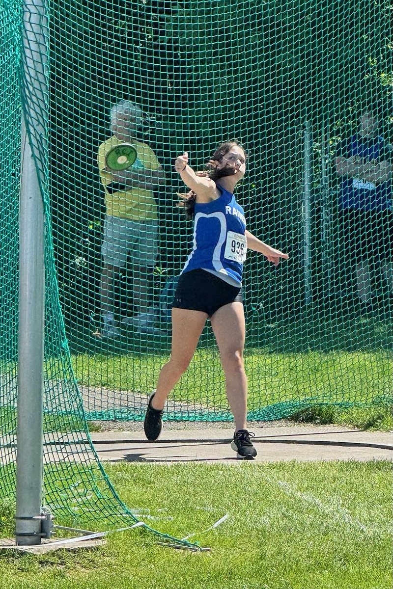 After winning Senior Girls Singles in <a href="/theeossaa/">EOSSAA</a> tennis earlier this week, <a href="/LambertSavhanna/">Savhanna Lambert</a> has now qualified for OFSAA East Regionals in Senior Girls Discus! What a week!