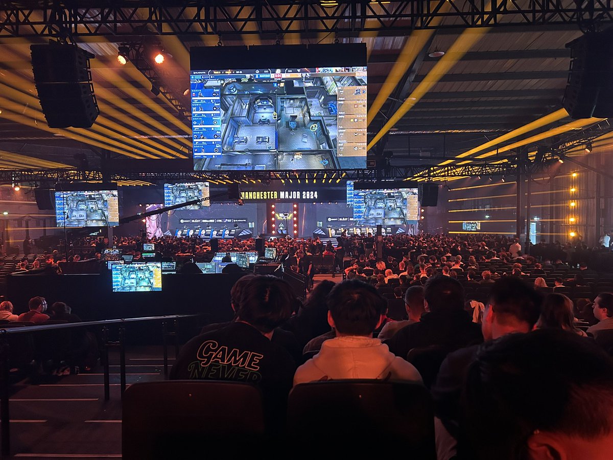 AkaAzuree's tweet image. First ever gaming event. Manchester Major didn’t let us down. Can’t wait for the rest of the weekend. @R6esports #R6Major #DZ #DarkZero