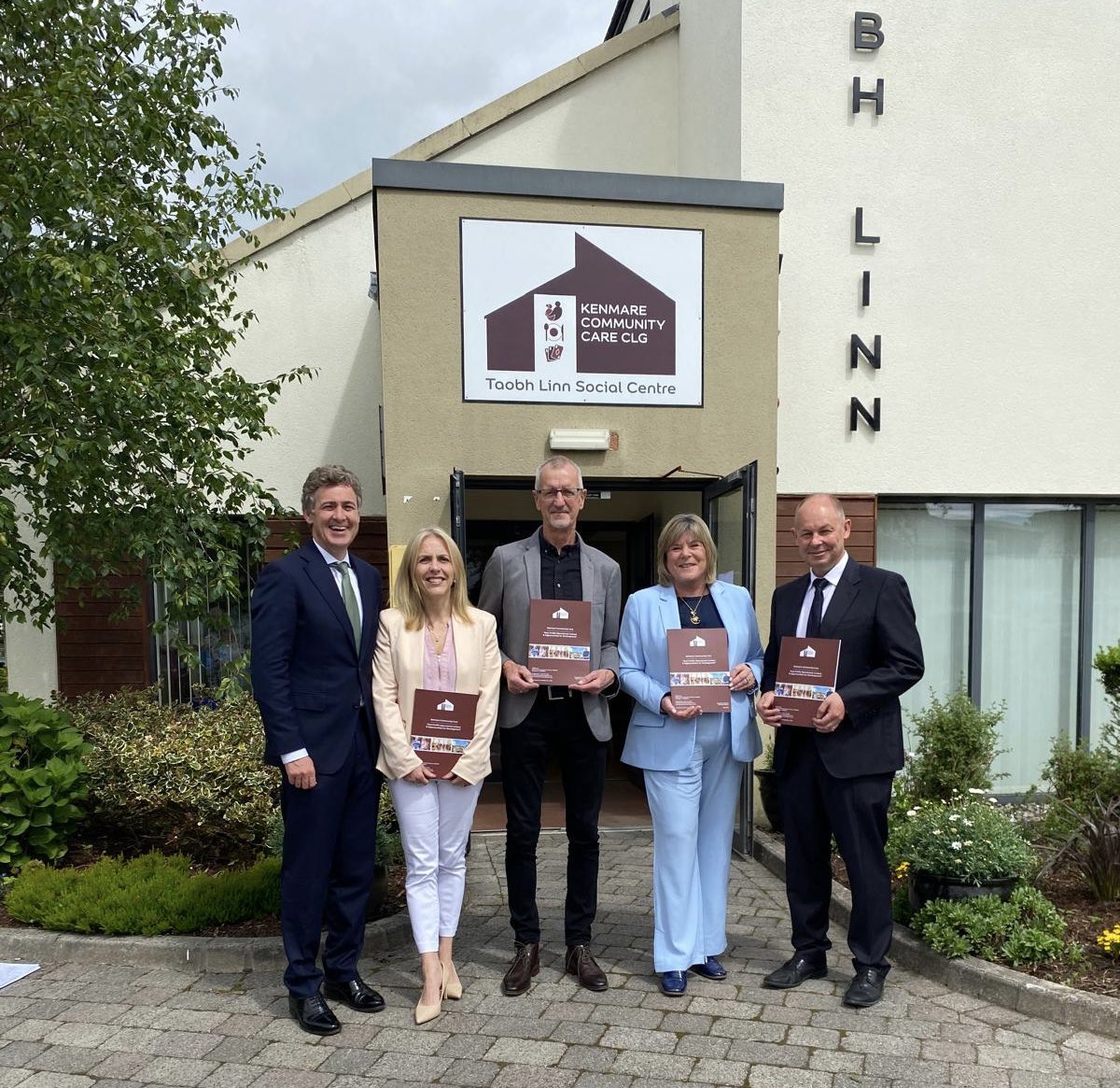 Launching “Kenmare Community Care” Report in Taobh Linn Social Centre. The report examines an aging population, supports available and opportunities for development. Many thanks to Dr Brendan O Keeffe the reports author & John Daly chairperson @SenatorMarkDaly @AgeFriendlyIrl