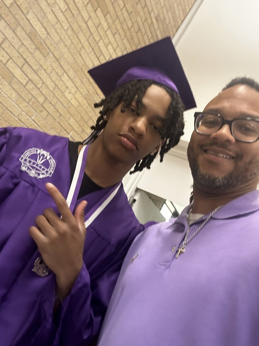 CoachErvin2's tweet photo. Zy!!!! Congrats young man can’t wait to see you achieve at the next level🎓🎓
#SMCISDgrad https://t.co/y2jR71GNKS